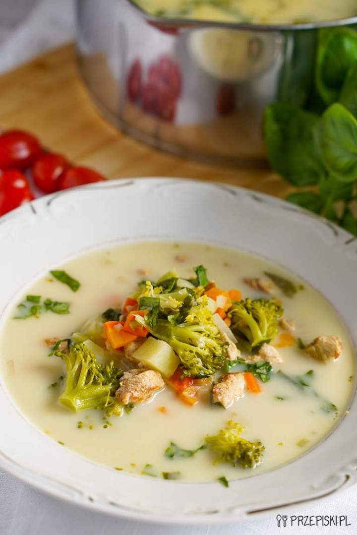 Zupa brokułowa z kurczakiem