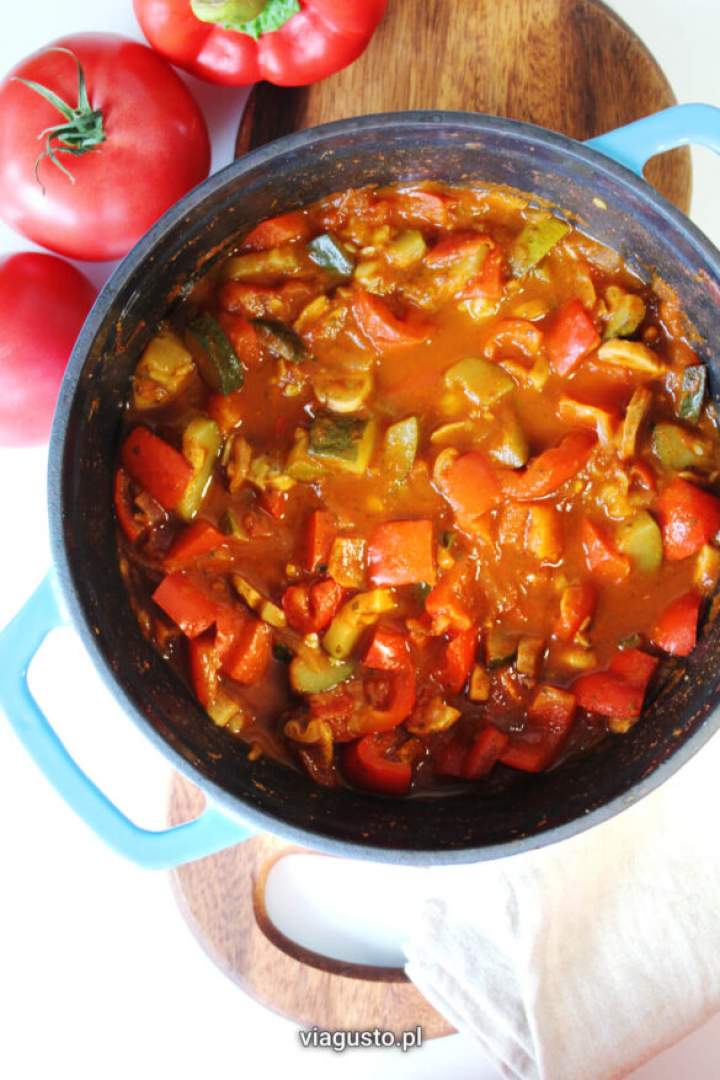 Wegetariańskie leczo z cukinii