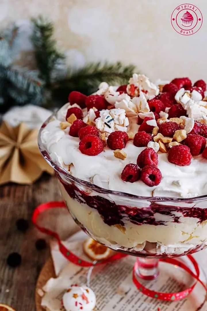 Bezowy deser trifle