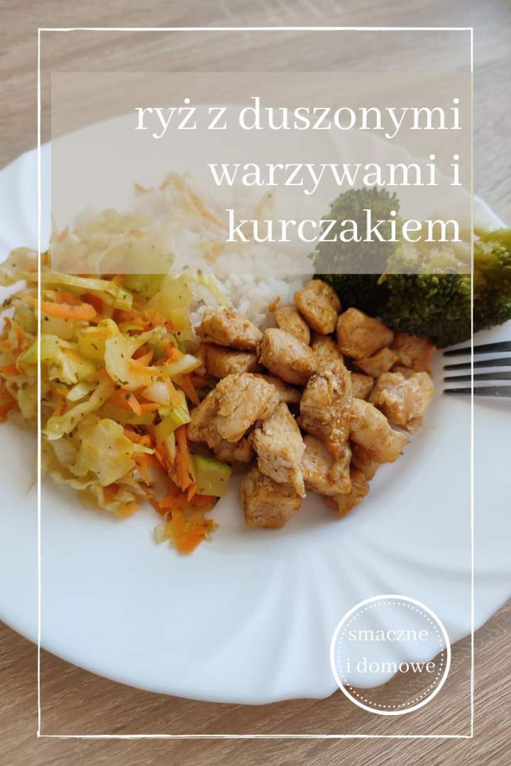 Kolorowy i zdrowy obiad: ryż z duszonymi warzywami i kurczakiem