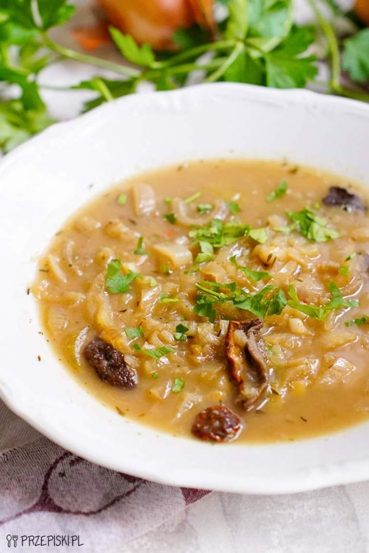 Zupa cebulowa z suszonymi grzybami