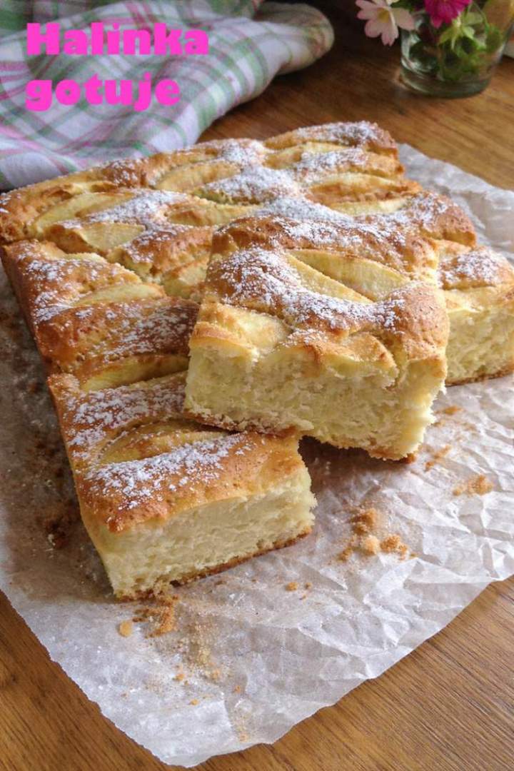 Ciasto jogurtowe z jabłkami na dużą blaszkę