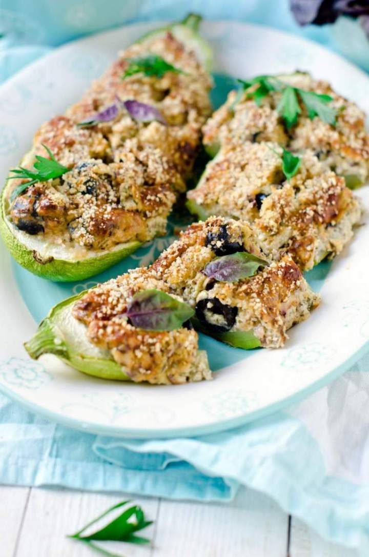 CUKINIA FASZEROWANA DROBIEM I OLIWKAMI