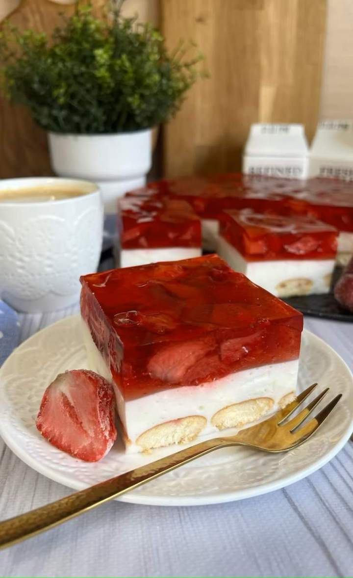 🍓 Jogurtowa pianka z galaretką i truskawkami 🍓