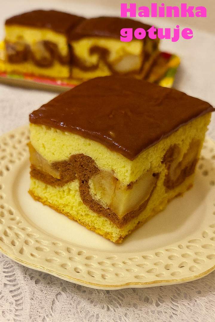 Fale Dunaju – klasyczne ciasto z kremem budyniowym i jabłkami