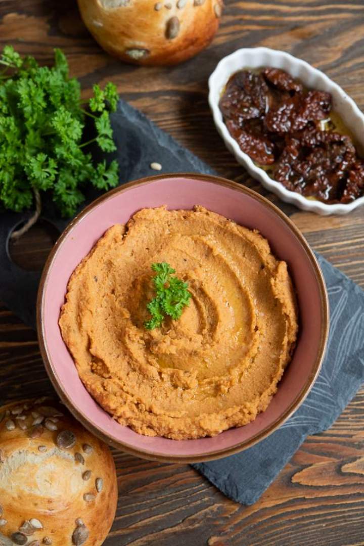 Hummus z suszonymi pomidorami