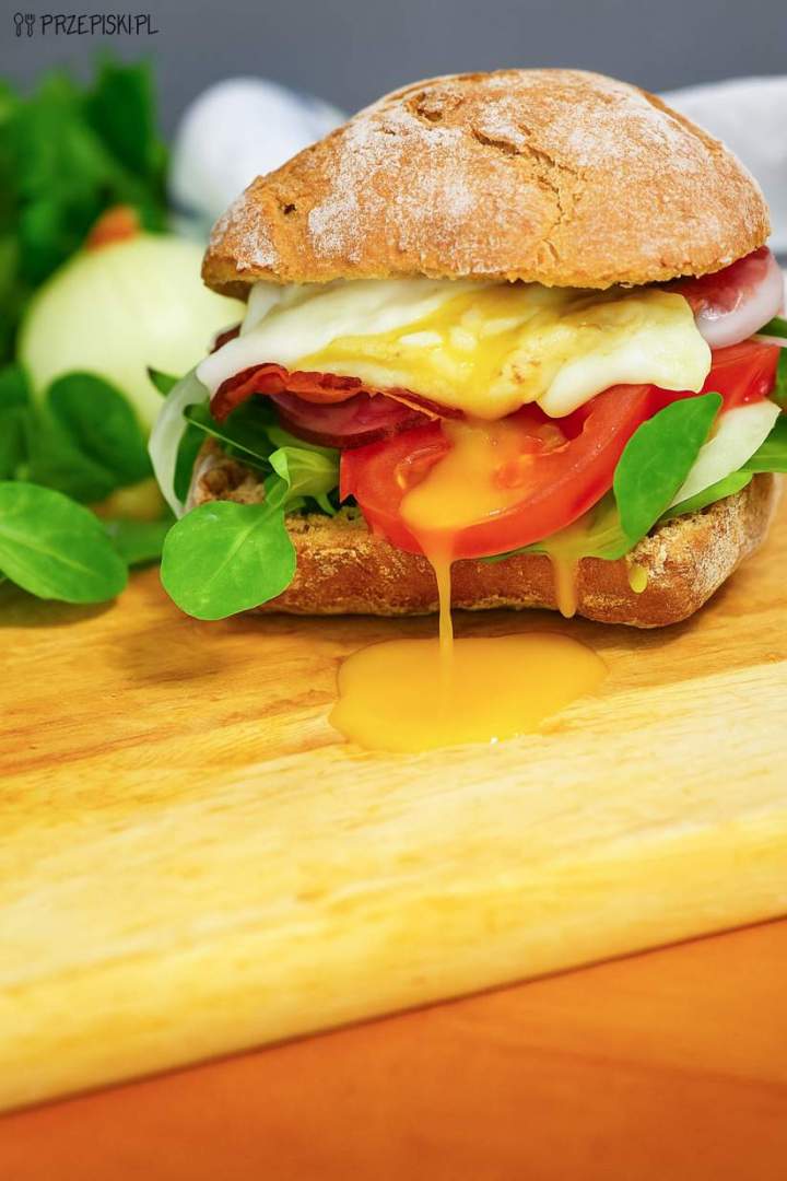 Kanapka z jajkiem w koszulce