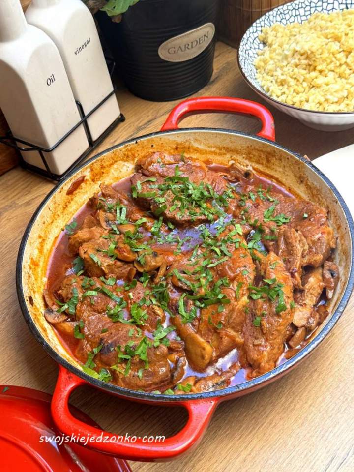 Karkówka duszona na patelni, prosty przepis
