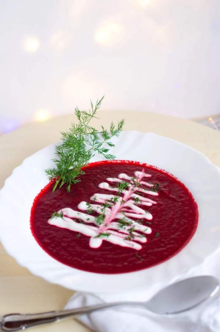 ZUPA-KREM Z PIECZONYCH BURAKÓW Z TYMIANKIEM