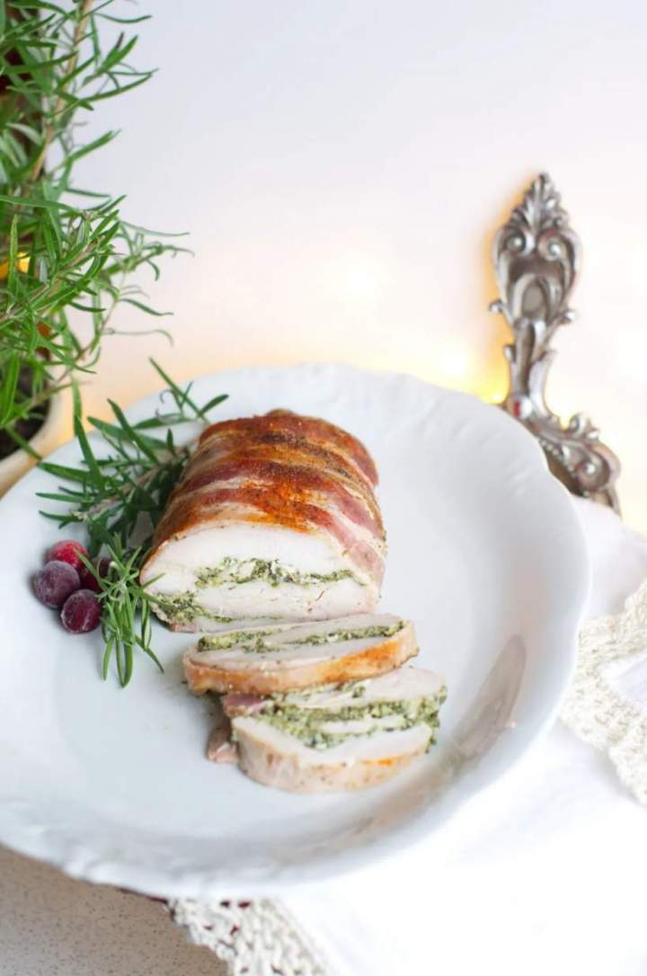 ROLADA Z KURCZAKA Z FETĄ, SZPINAKIEM I BOCZKIEM