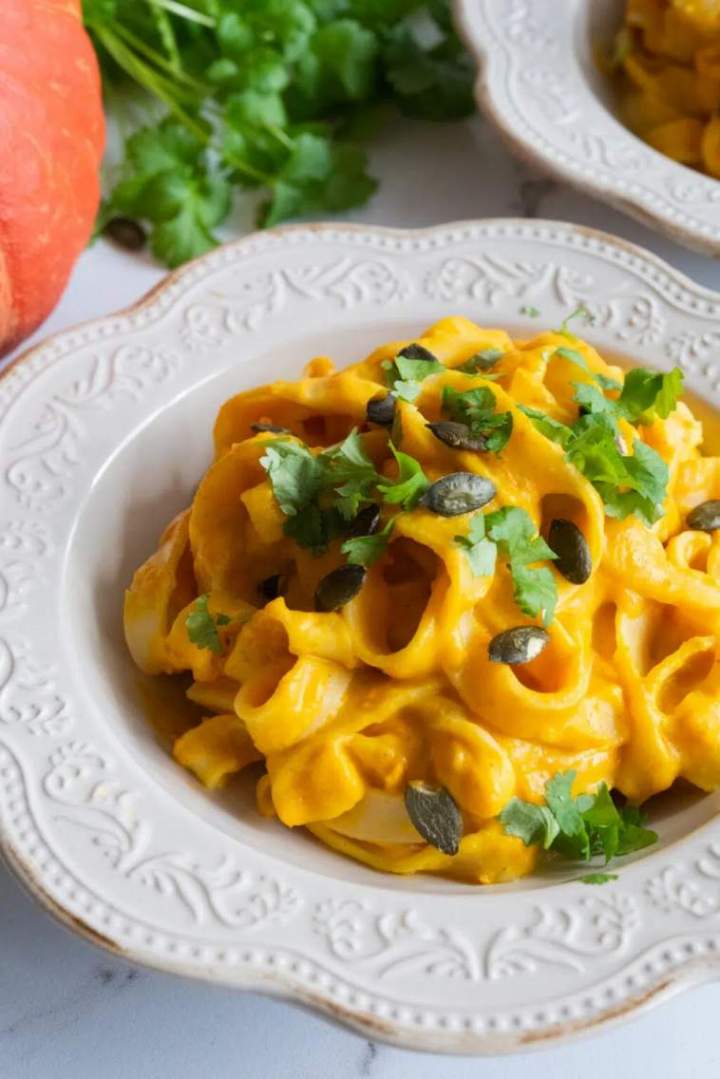 Makaron z sosem dyniowym