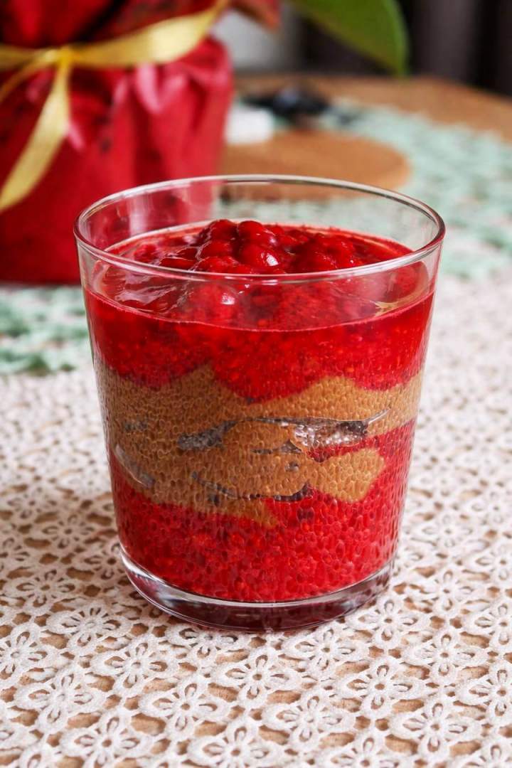 Malinowy deser z awokado