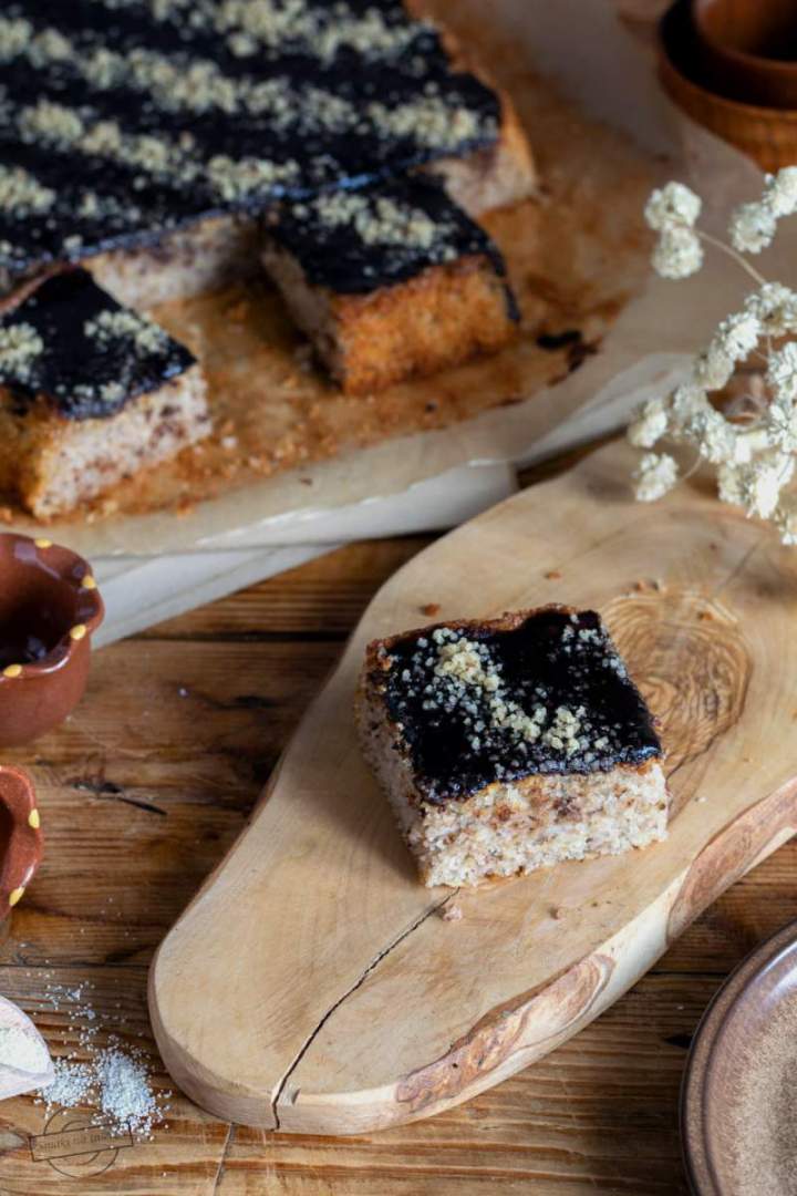 Manniak z orzechami i jabłkami