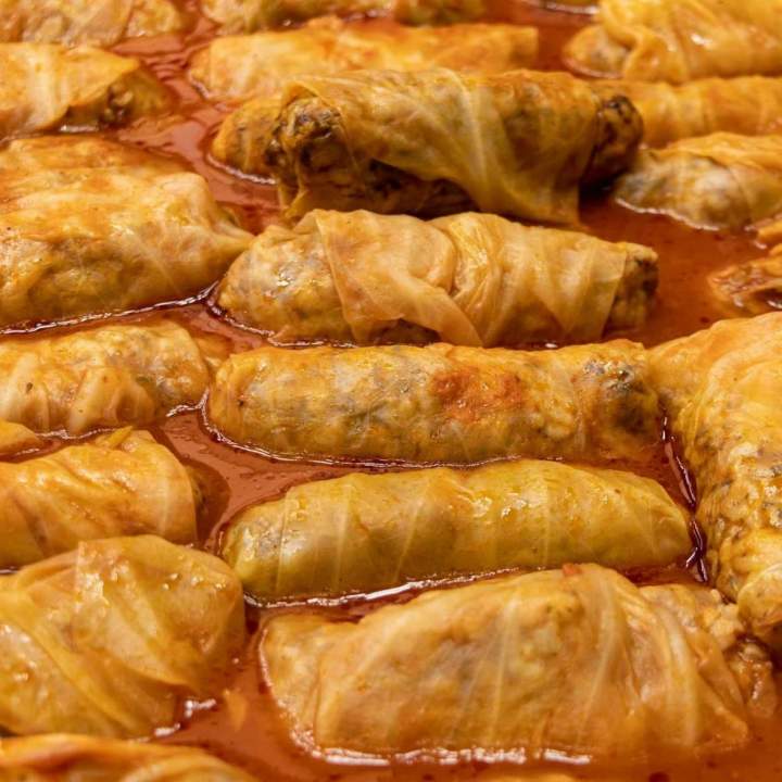 Pieczone gołąbki w sosie pomidorowym