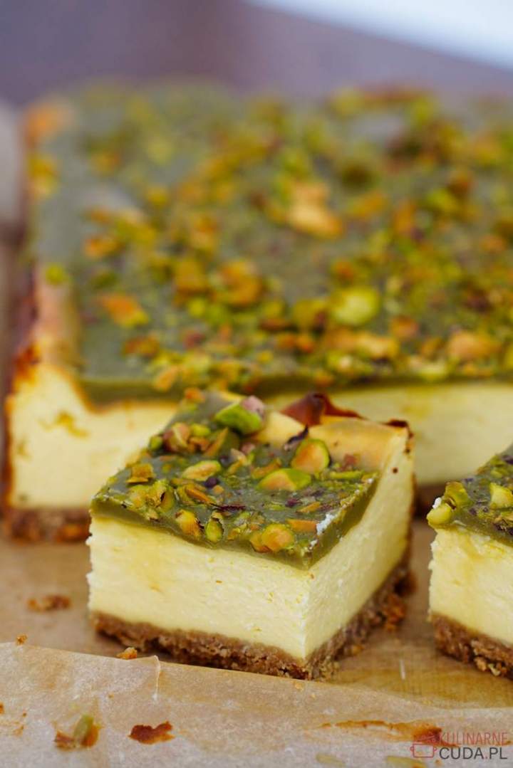 Sernik pistacjowy