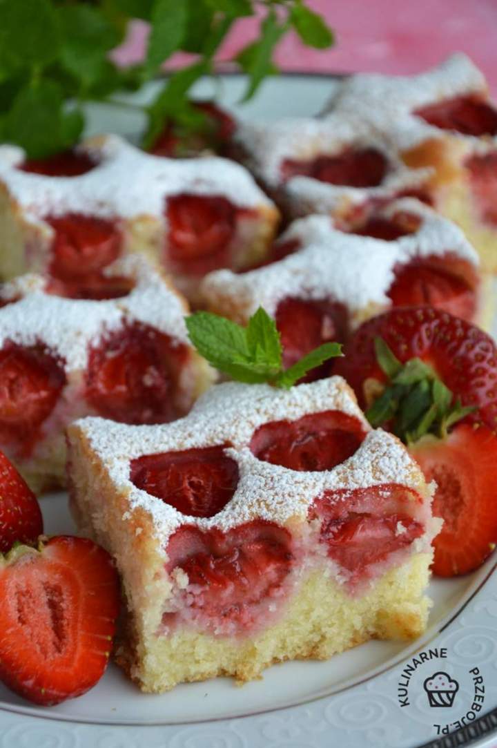 Proste ciasto z truskawkami na oleju