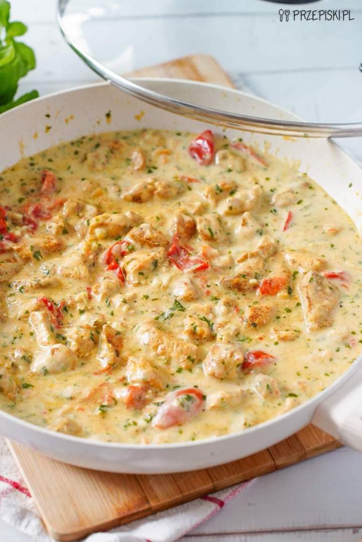 Kurczak w sosie bazyliowym