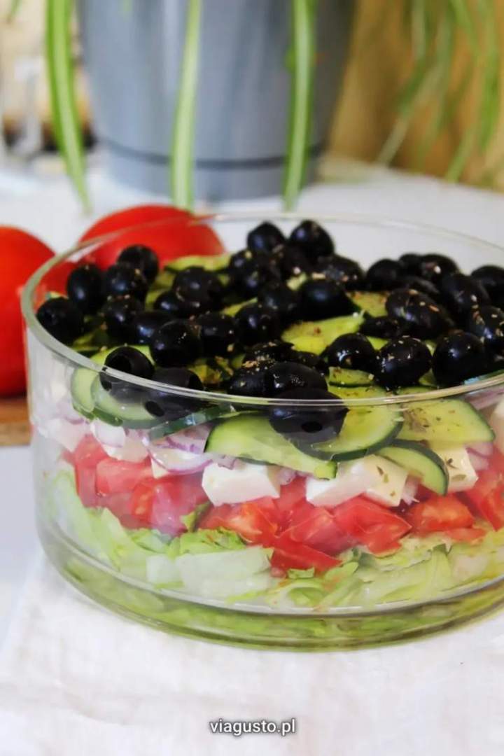 Sałatka grecka warstwowa
