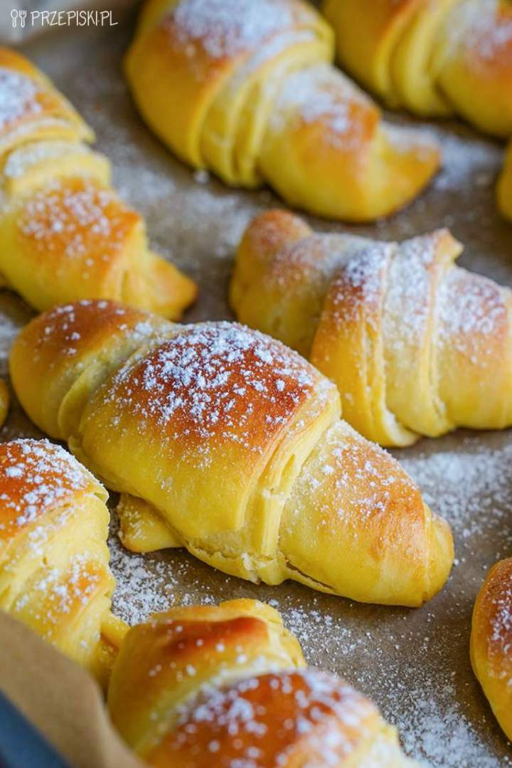 Domowe croissanty – przepis na rogaliki maślane