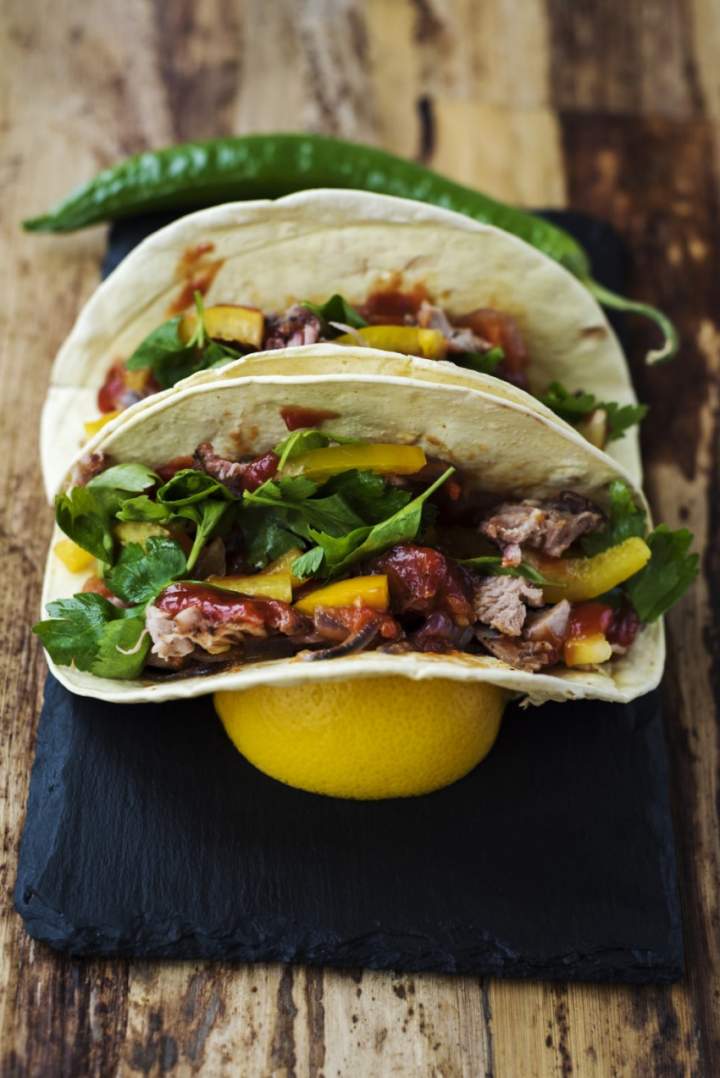 TACOS Z WIEPRZOWINĄ W SOSIE HOISIN