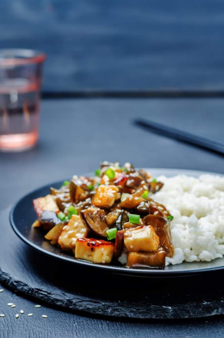 Tofu z bakłażanem w sosie teriyaki