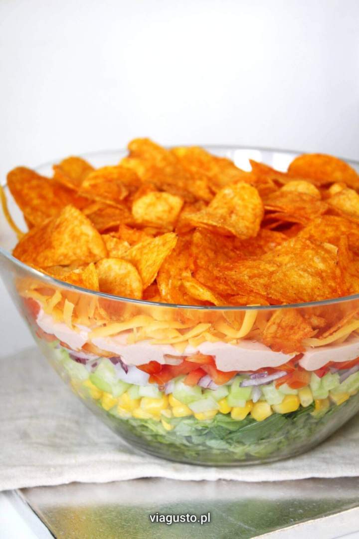 Sałatka z chipsami paprykowymi