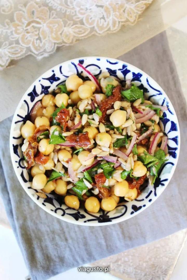 Sałatka z ciecierzycą