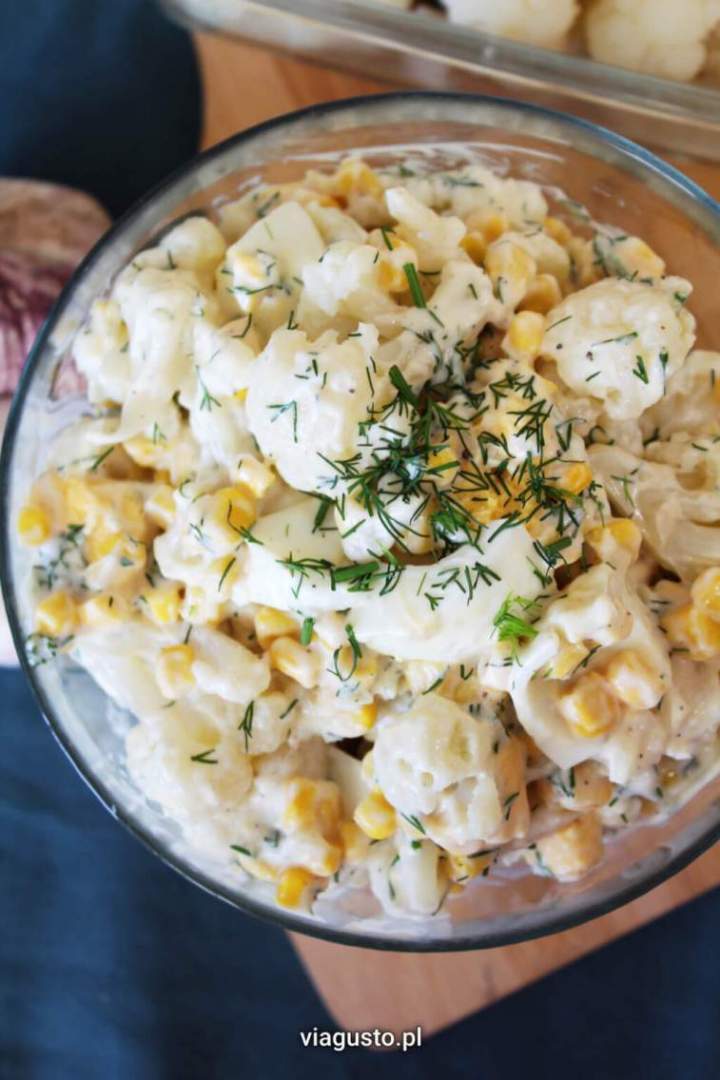 Najprostsza sałatka z kalafiorem i kukurydzą