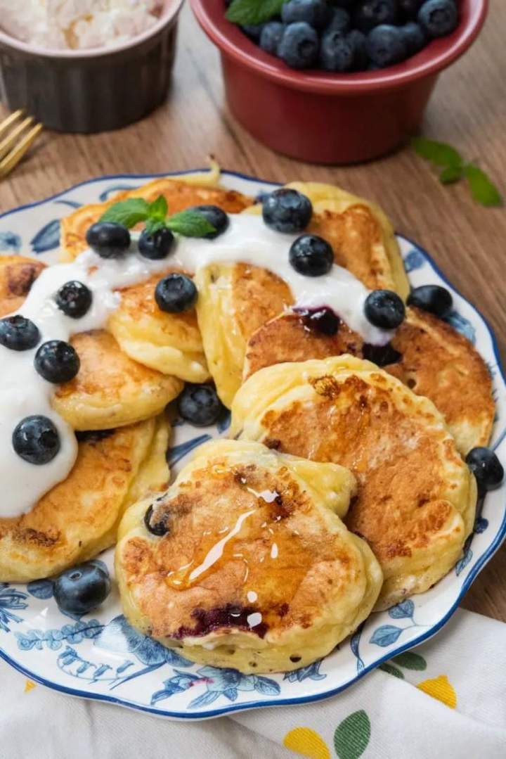 Serniczki z patelni z borówkami