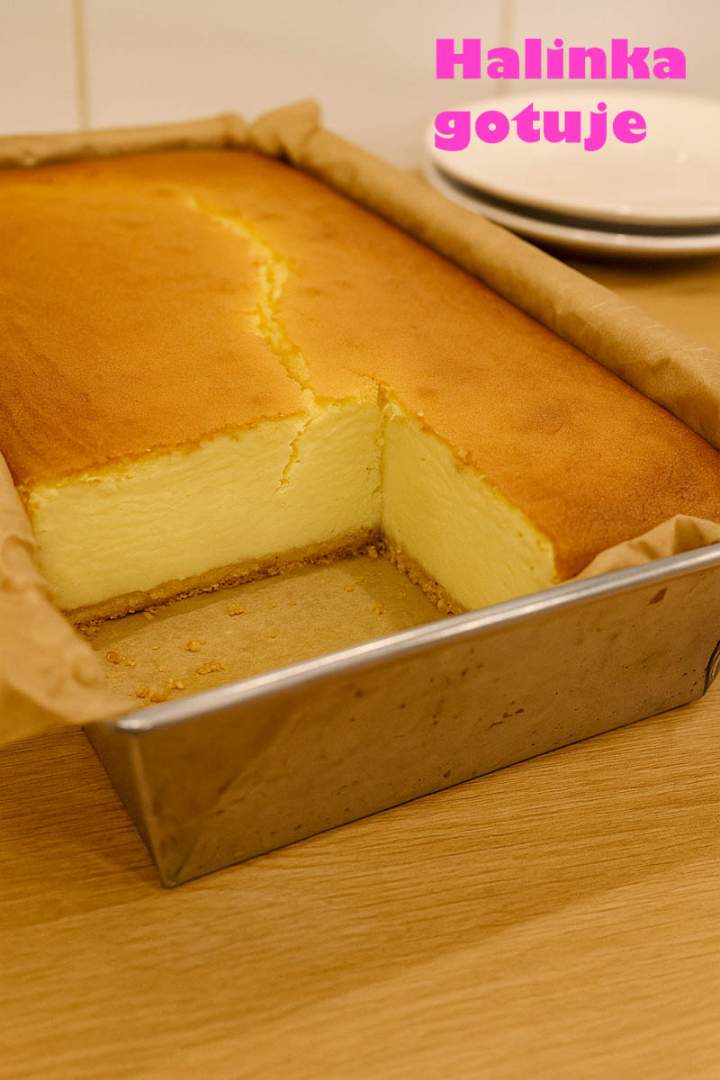 Sernik z mlekiem skondensowanym – prosty przepis, który zawsze się udaje