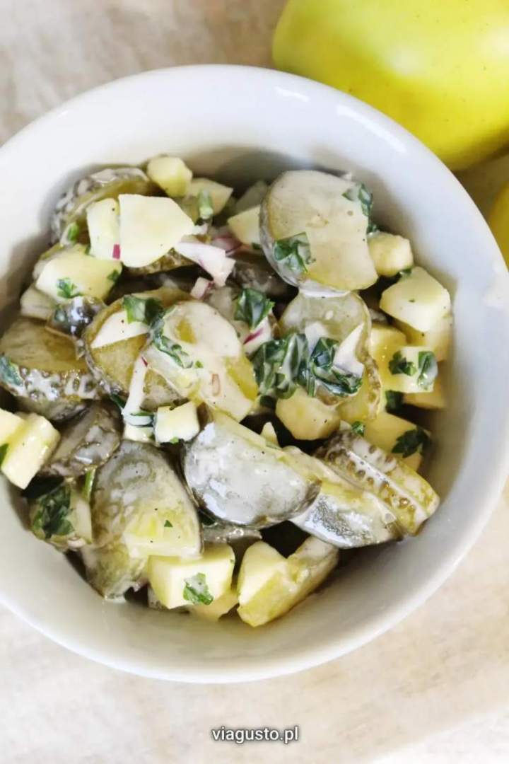 Surówka z ogórków kiszonych