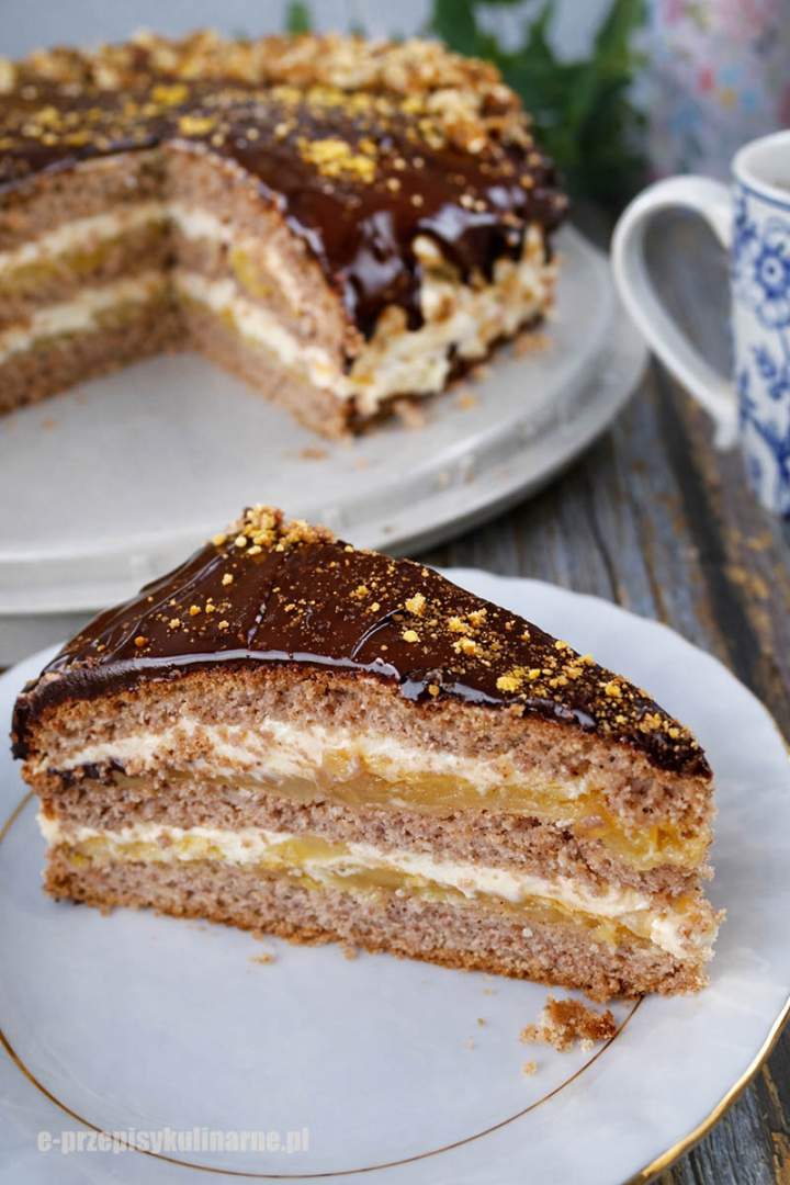 Zimowy torcik z jabłkami i kremem orzechowym