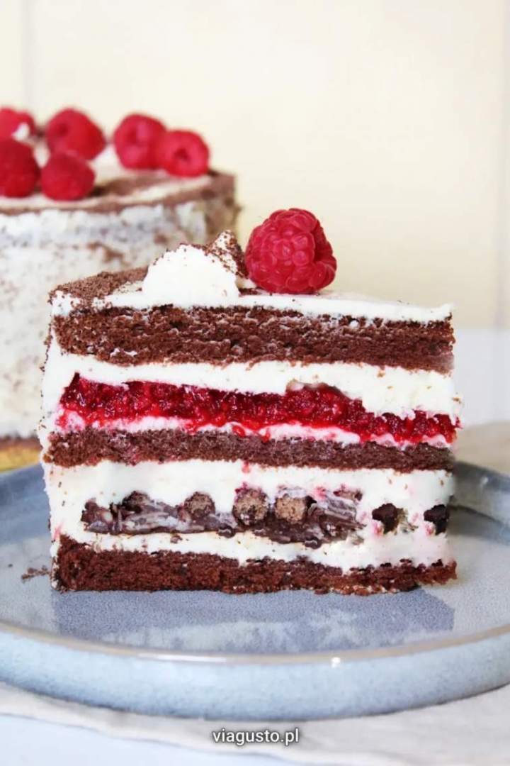 Tort malinowy z frużeliną