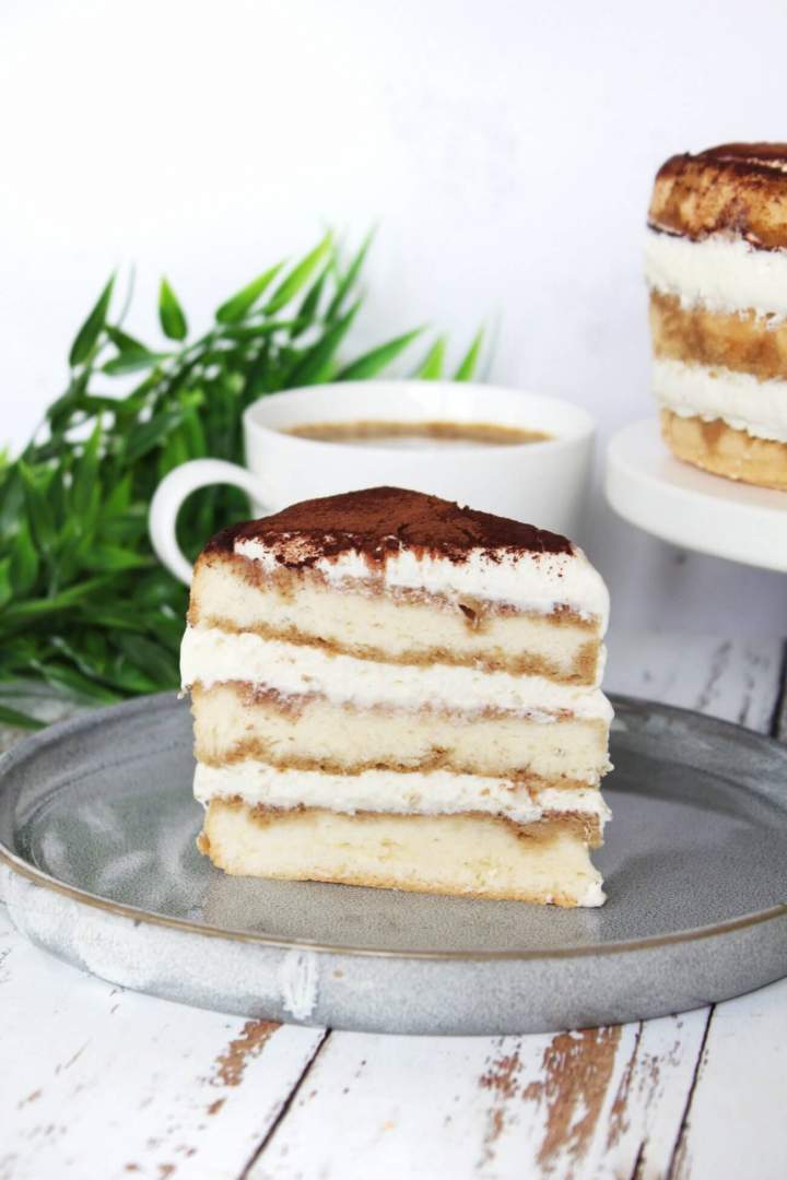 Tort Tiramisu z mascarpone na biszkopcie