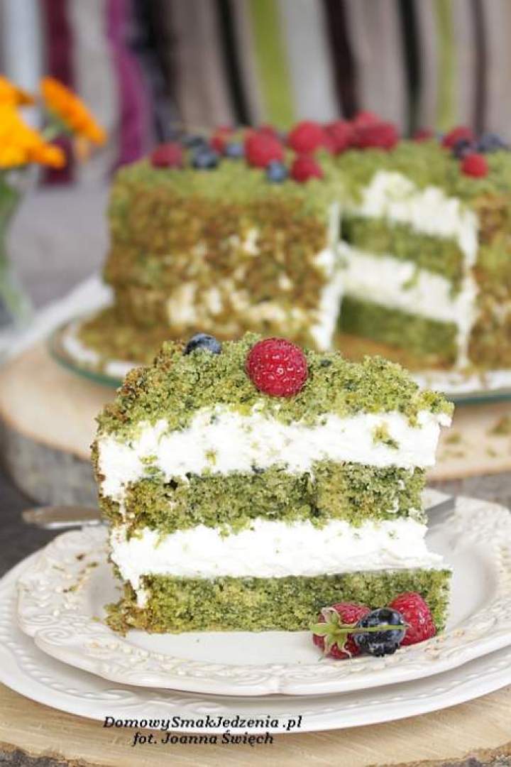 leśny mech w formie tortu