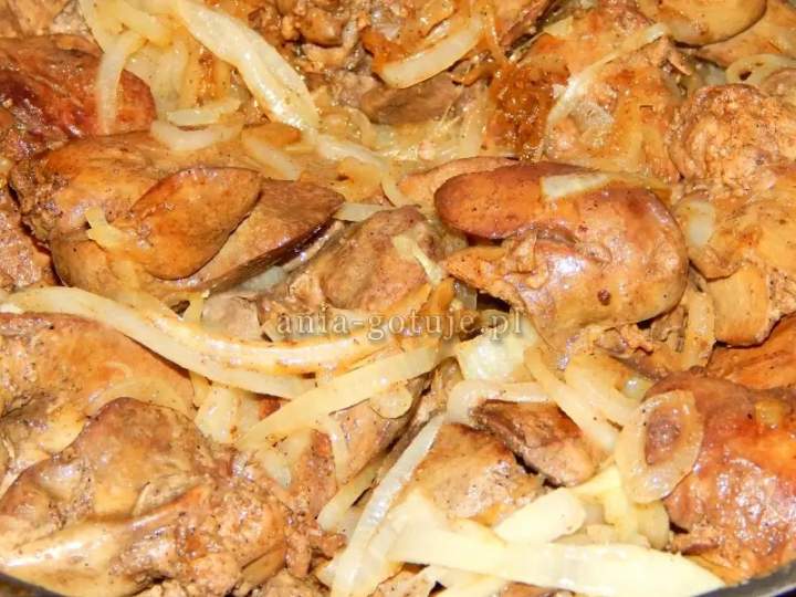 Wątróbka drobiowa z cebulą