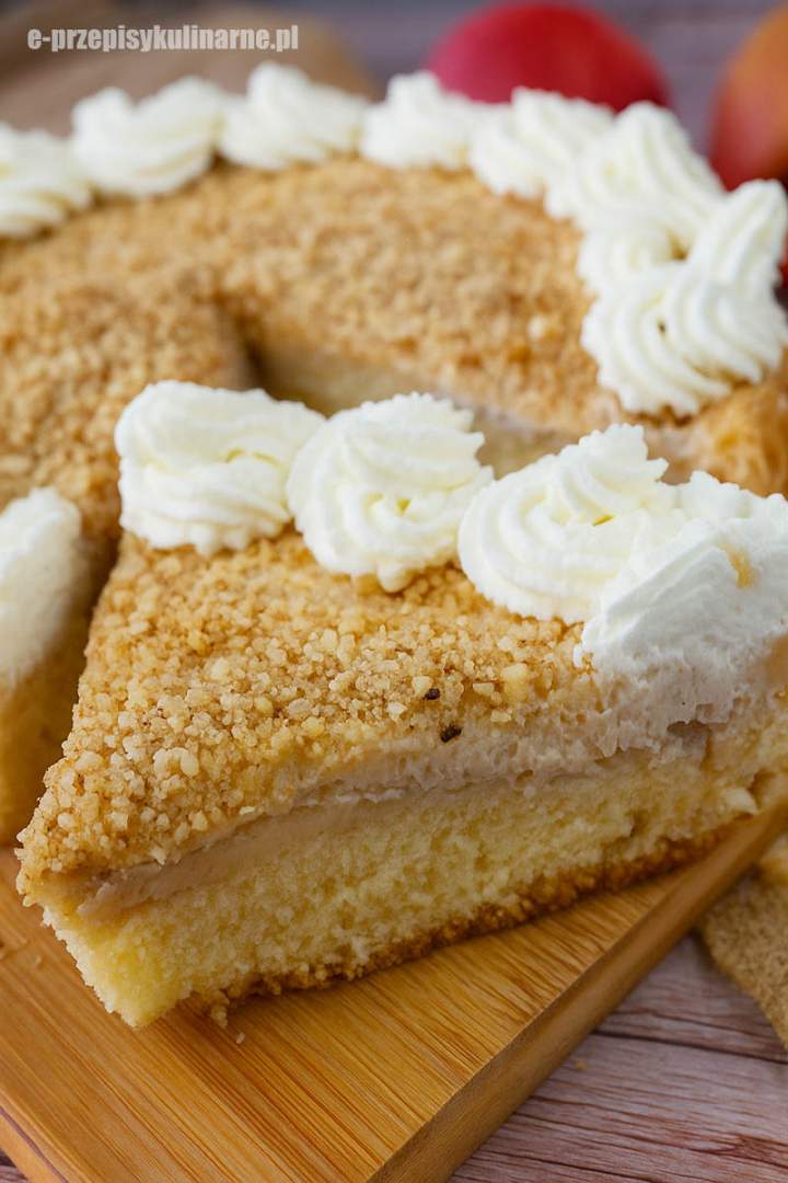 Ciasto Złota Jabłonka – biszkopt z jabłkami i kremem orzechowym